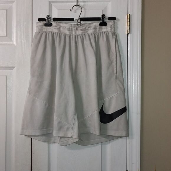 Nike pale gray basketball running shorts  Sz XL - Picture 1 of 5